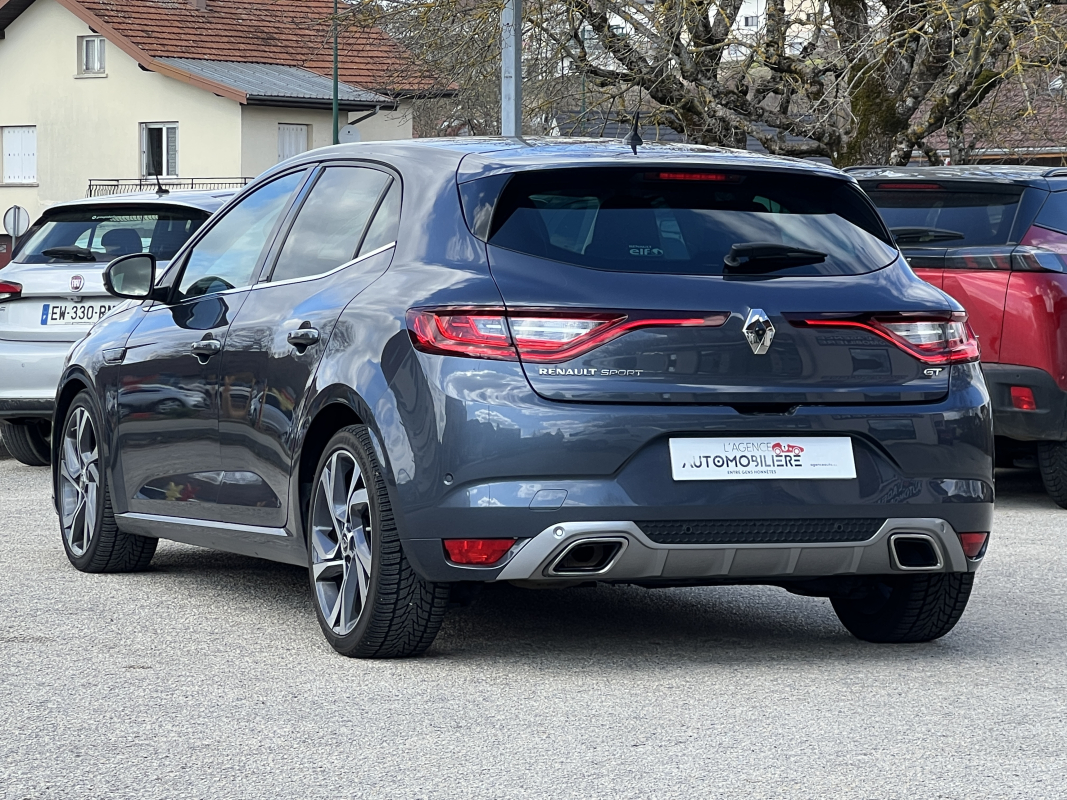 Renault Megane — 3