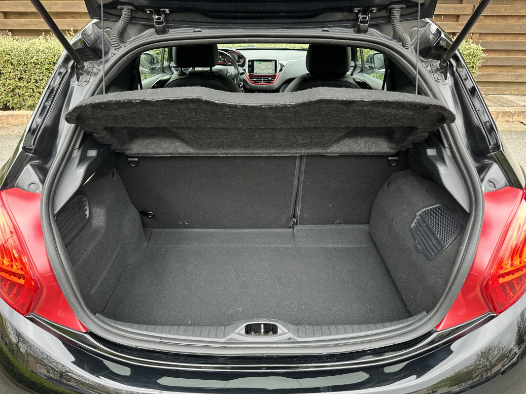 Peugeot 208 — 11