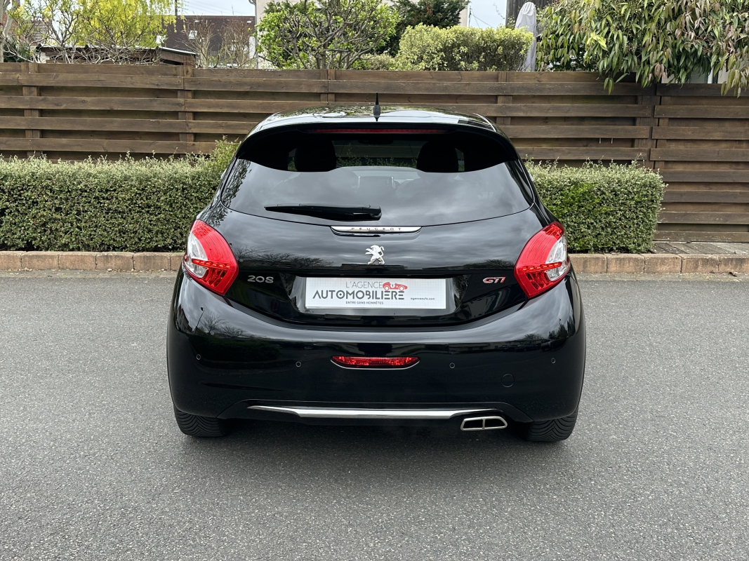 Peugeot 208 — 4