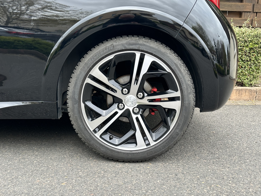 Peugeot 208 — 10