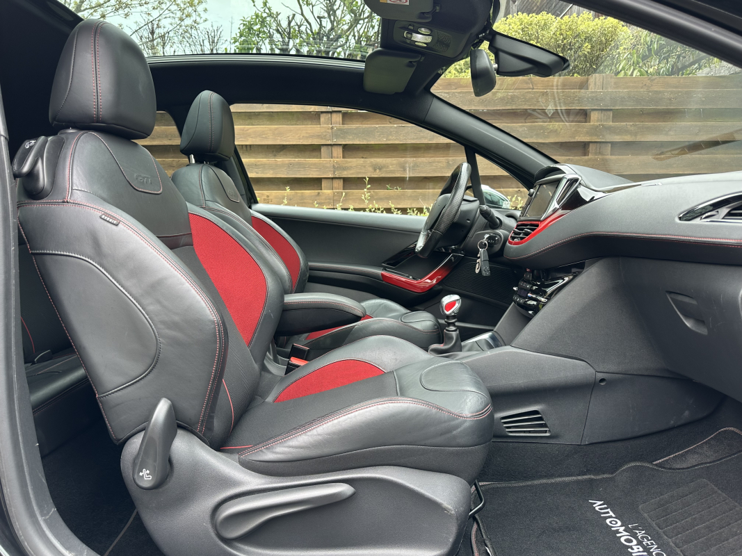 Peugeot 208 — 13
