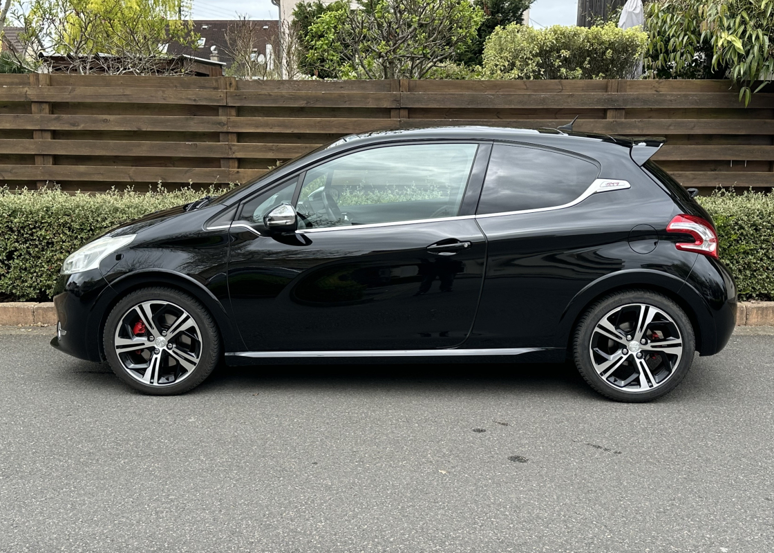 Peugeot 208 — 2