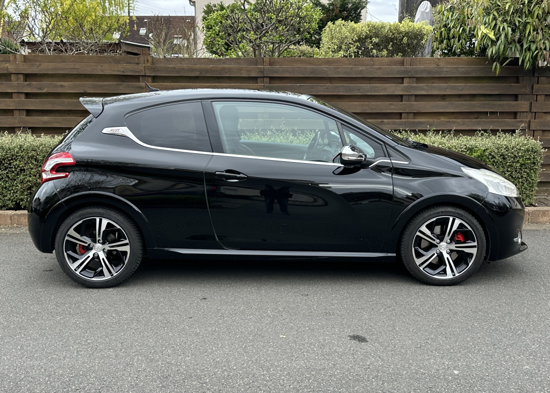 Peugeot 208 — 6