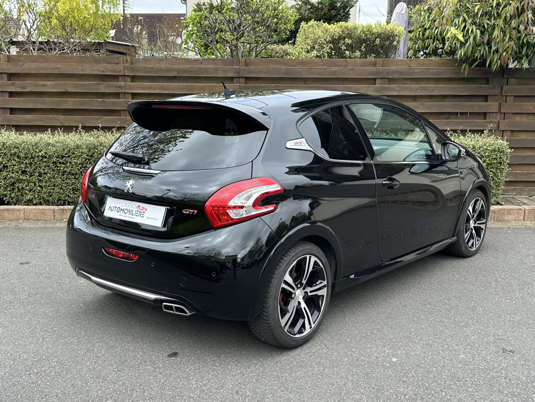 Peugeot 208 — 5