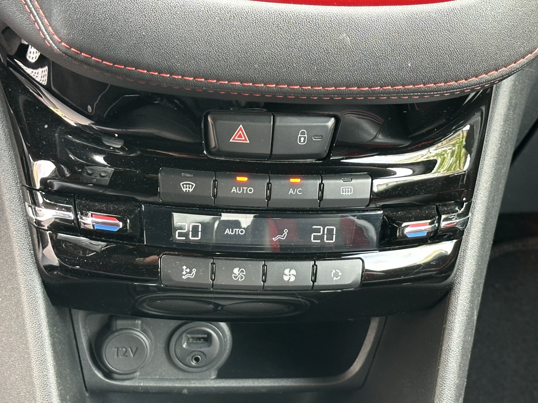 Peugeot 208 — 25