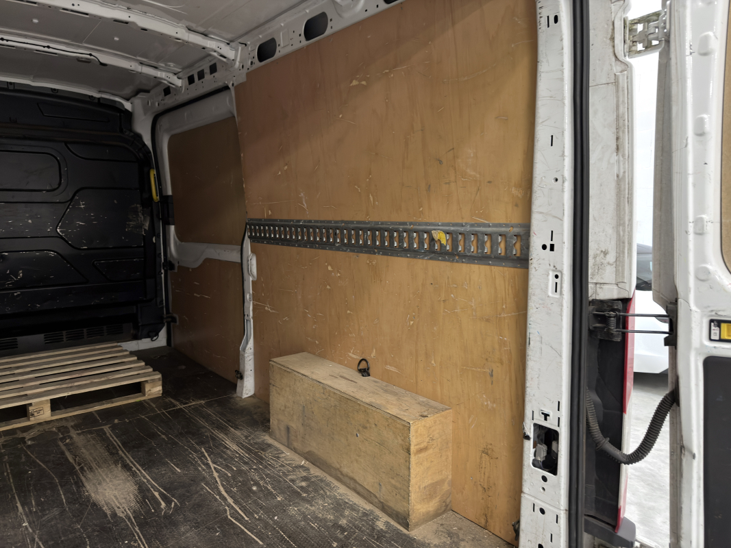 Ford Transit — 9