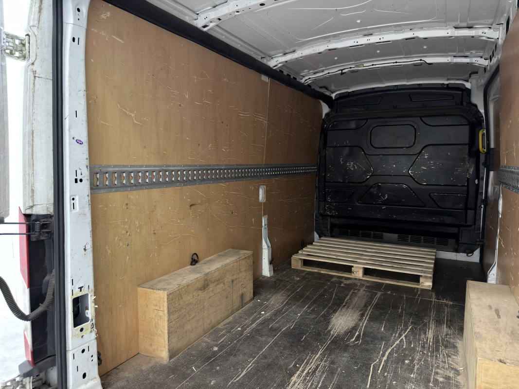 Ford Transit — 10