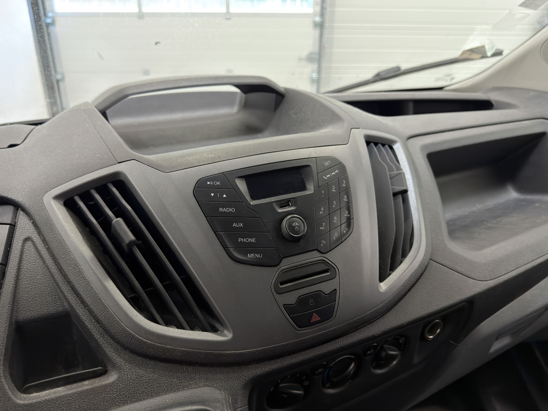 Ford Transit — 19