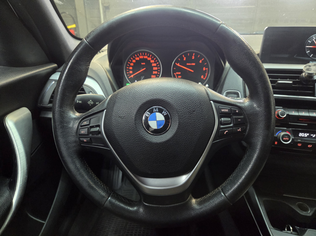 Bmw Série 1 — 12