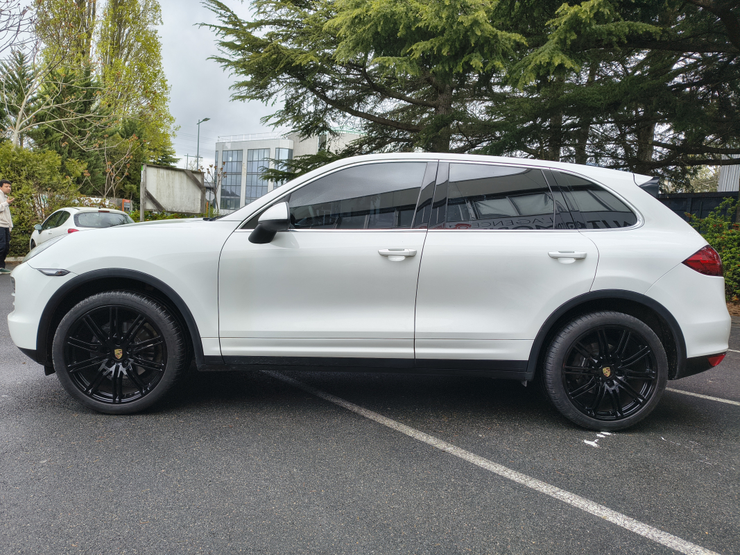 Porsche Cayenne — 4