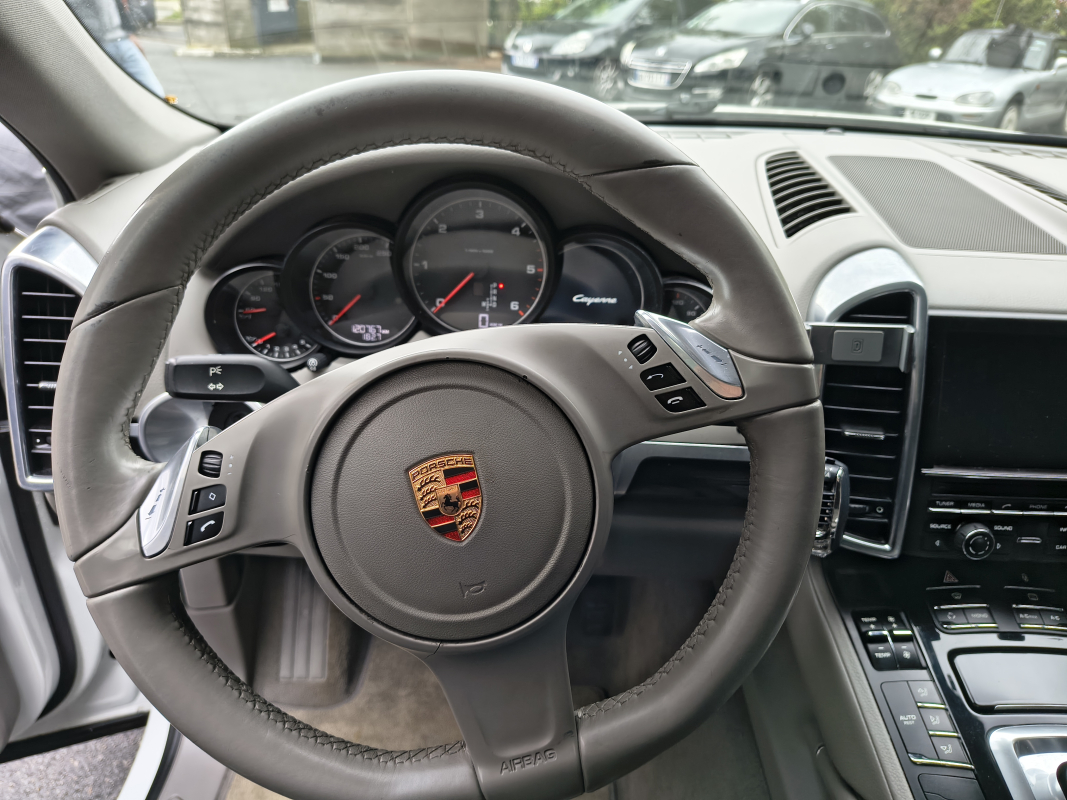 Porsche Cayenne — 12