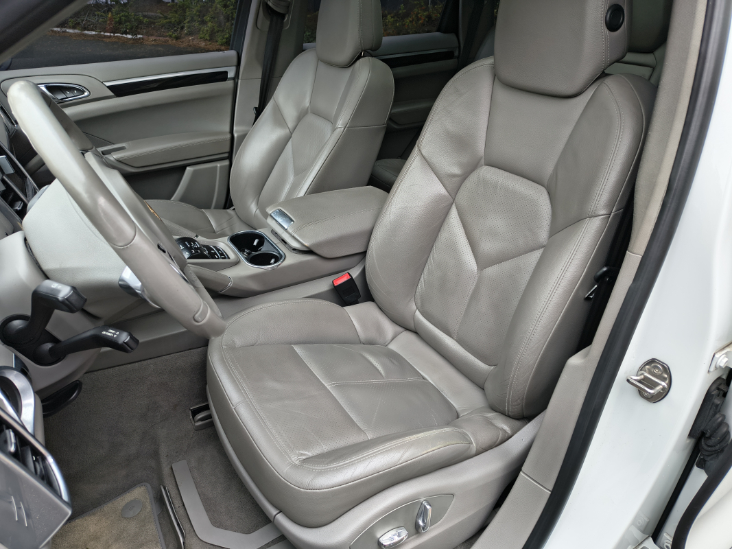 Porsche Cayenne — 11