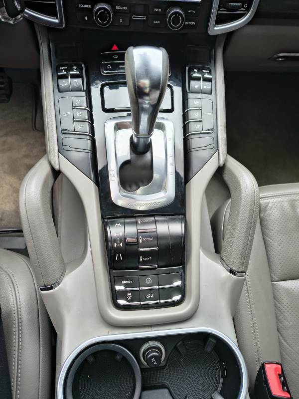 Porsche Cayenne — 14