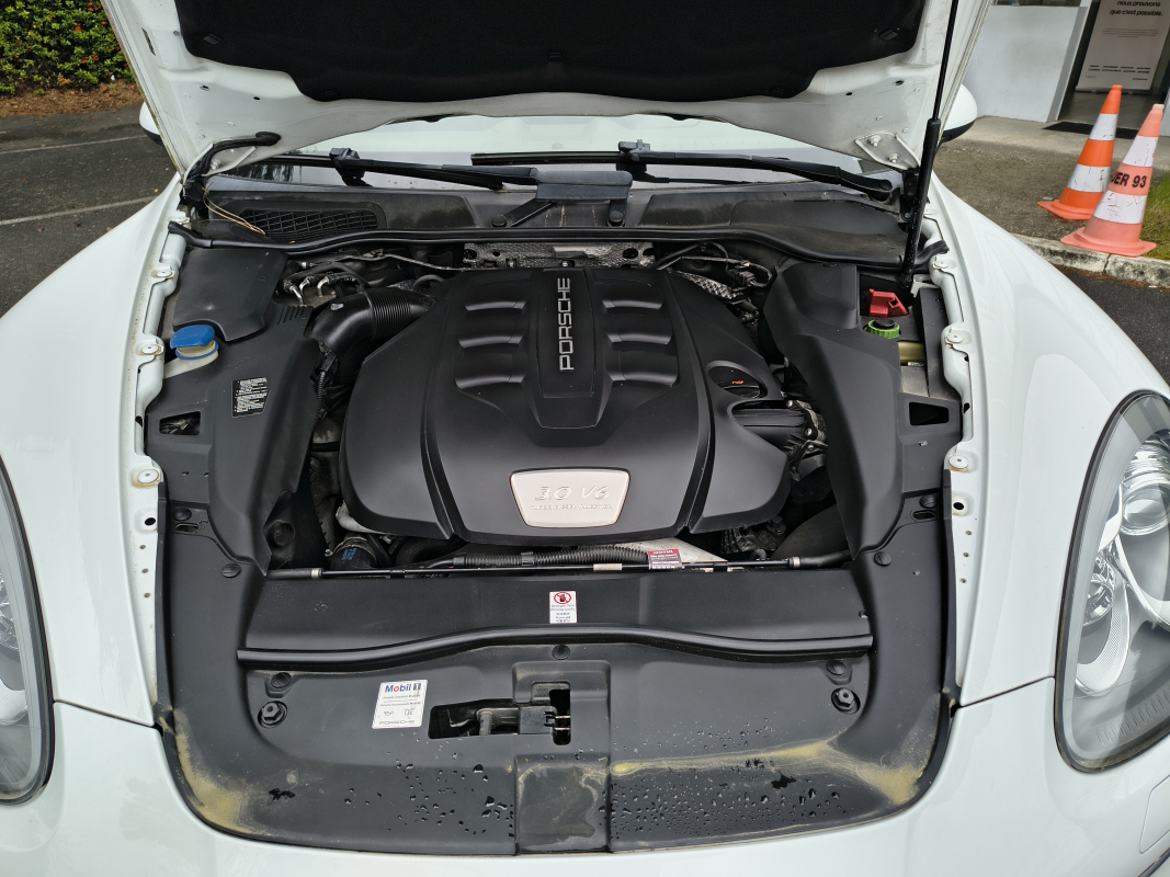 Porsche Cayenne — 26