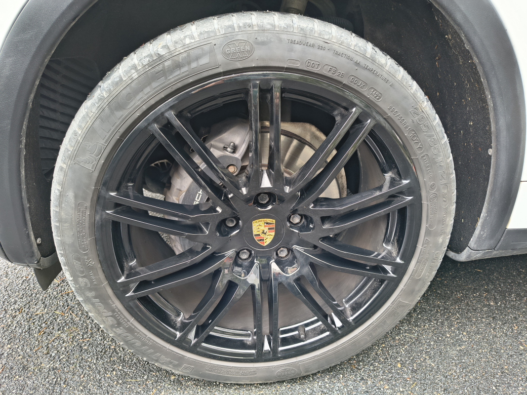 Porsche Cayenne — 28