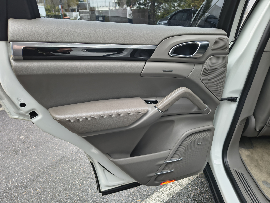 Porsche Cayenne — 21