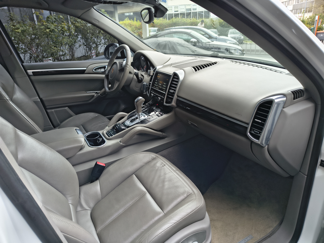 Porsche Cayenne — 17
