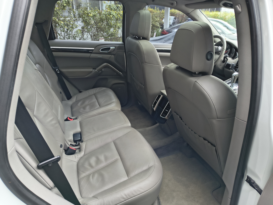 Porsche Cayenne — 22
