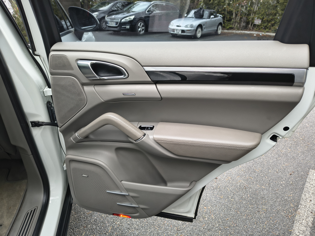 Porsche Cayenne — 23