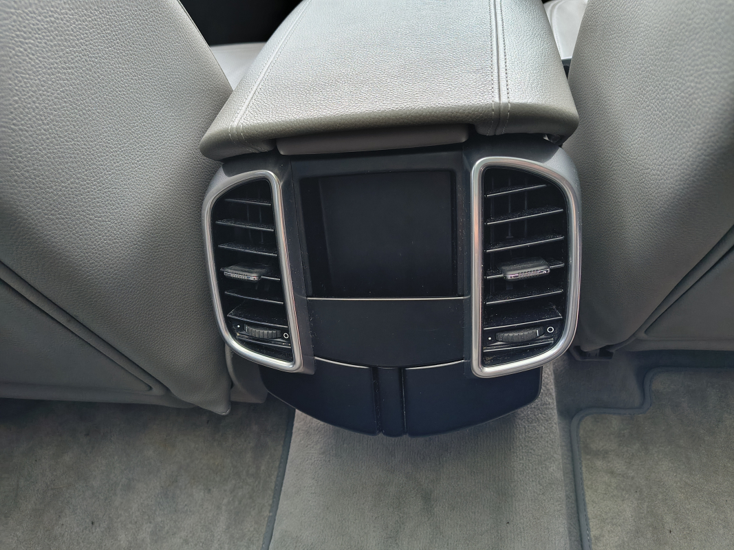 Porsche Cayenne — 24