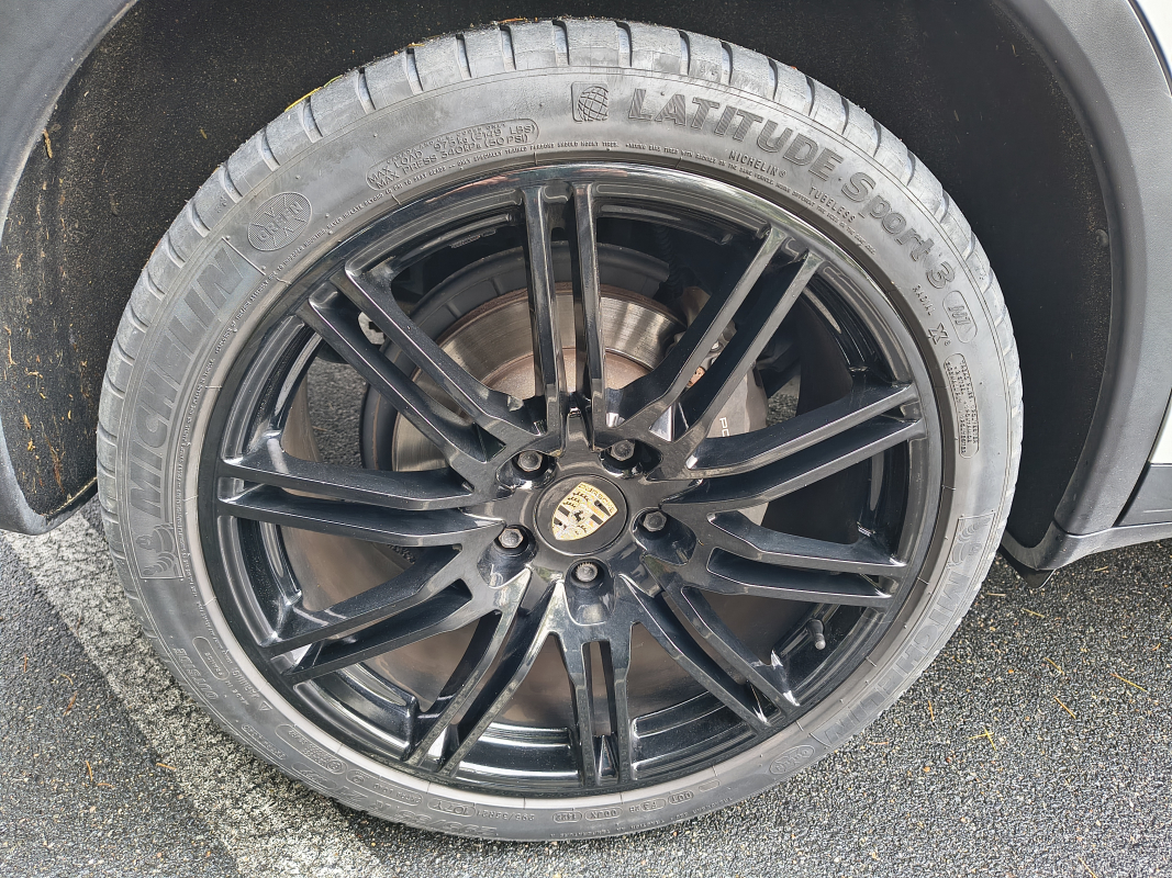 Porsche Cayenne — 30