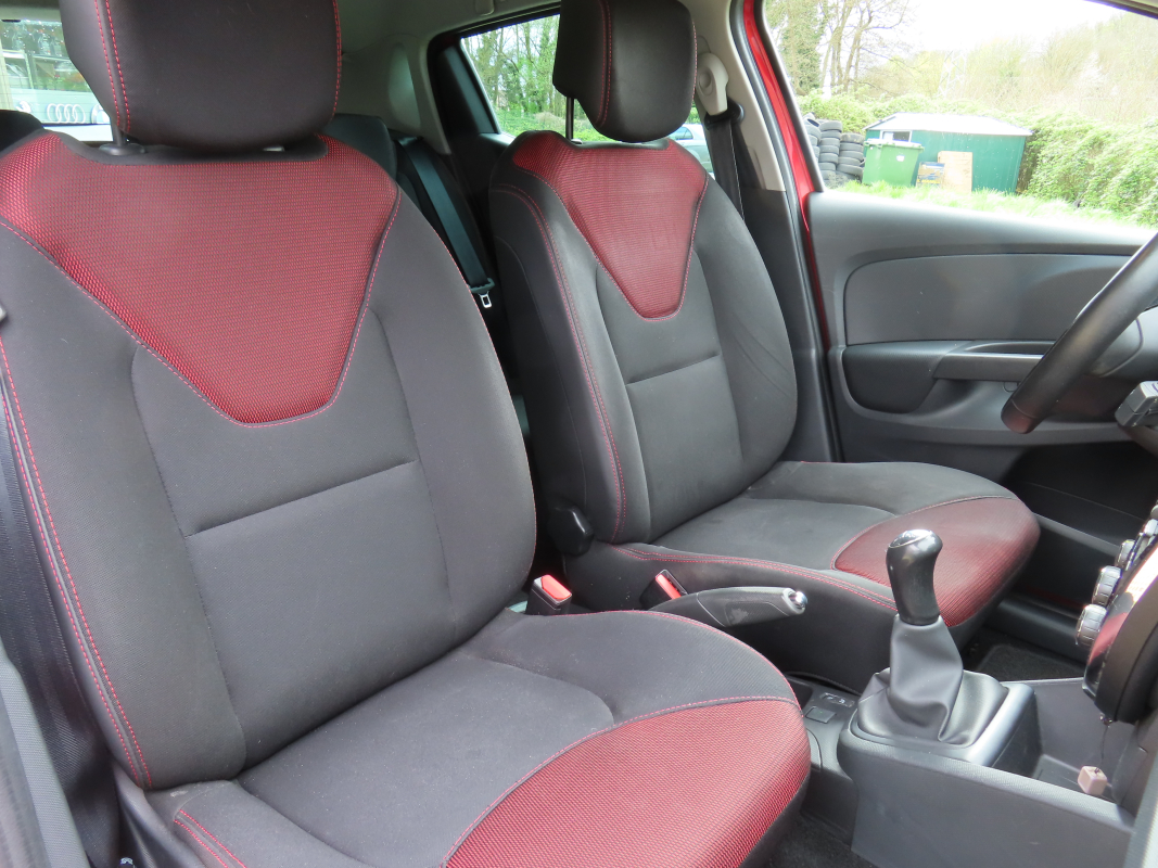 Renault Clio — 12