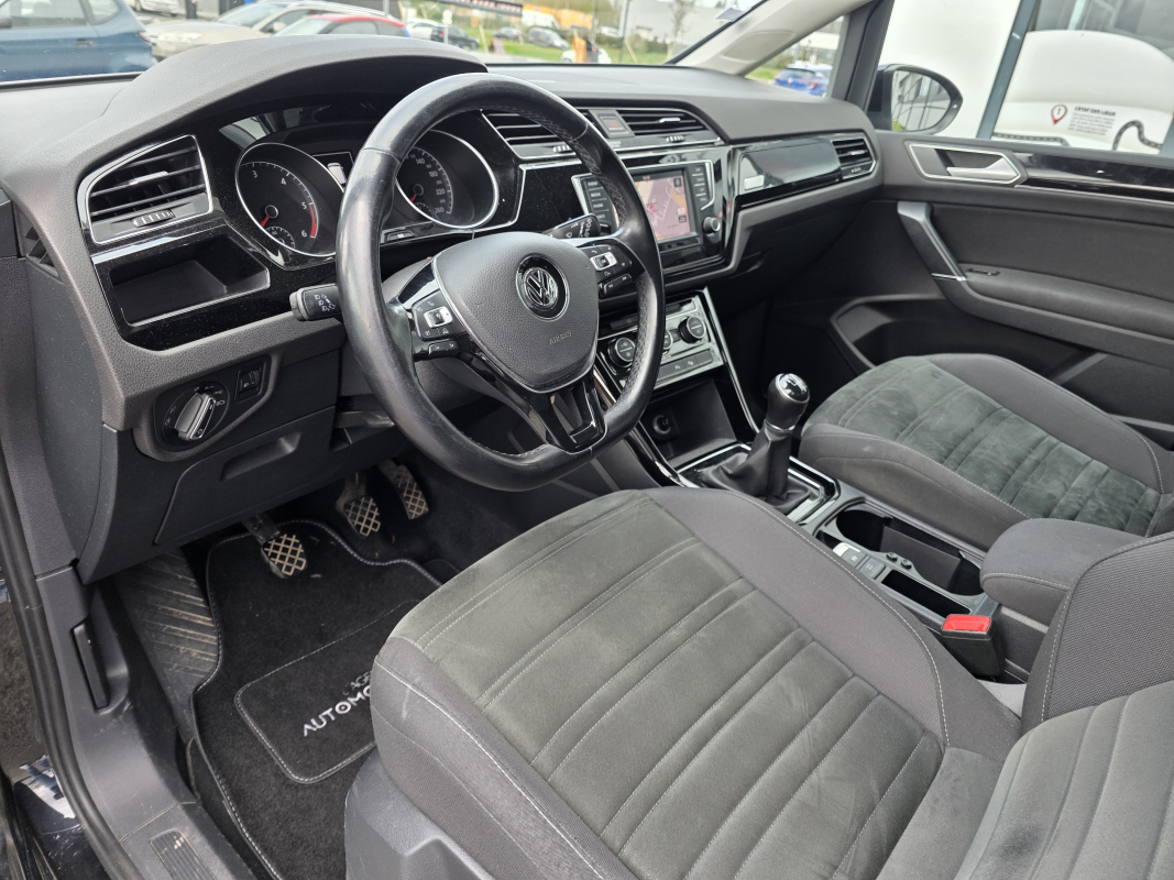 Volkswagen Touran — 9
