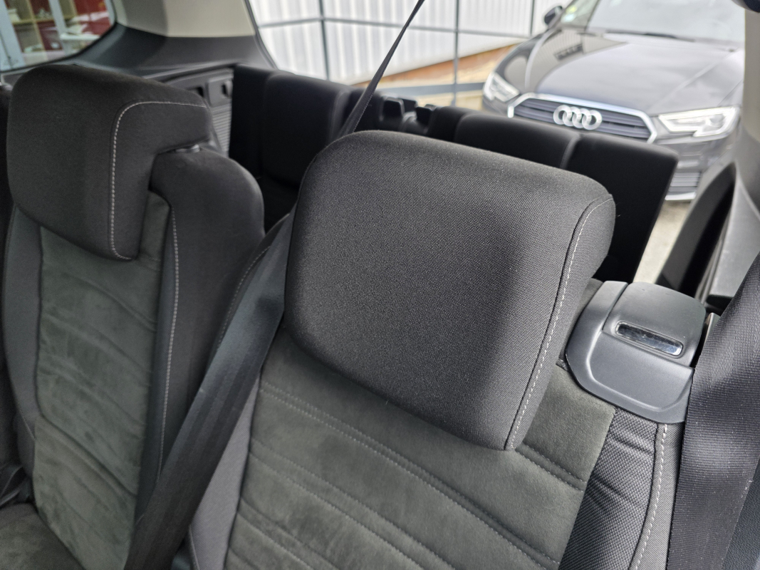 Volkswagen Touran — 25