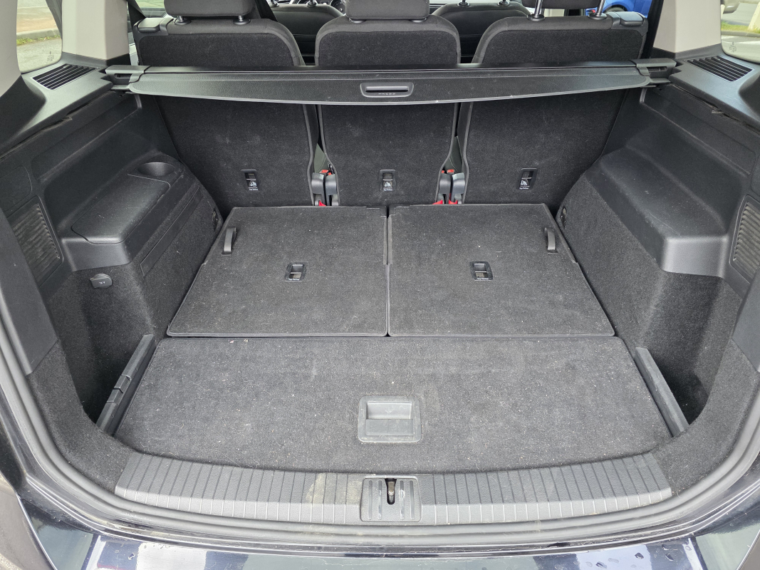 Volkswagen Touran — 12