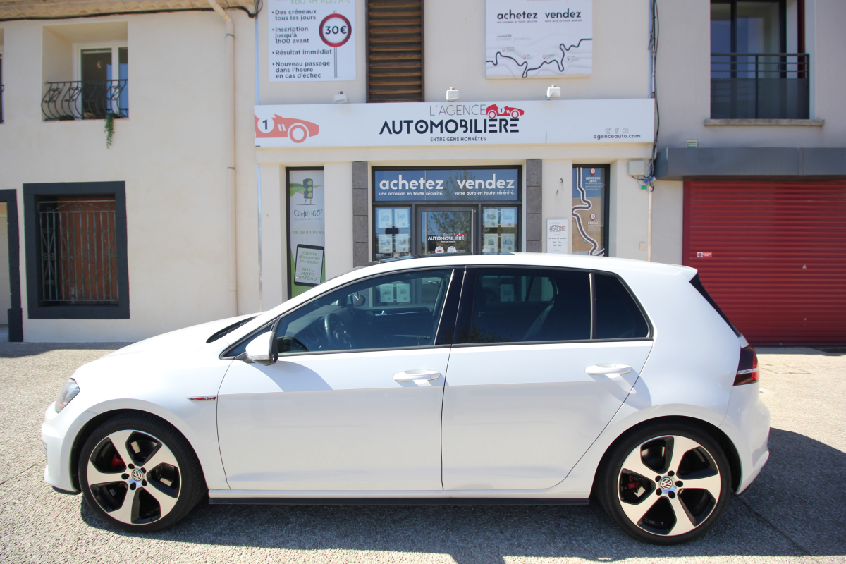 Volkswagen Golf — 2