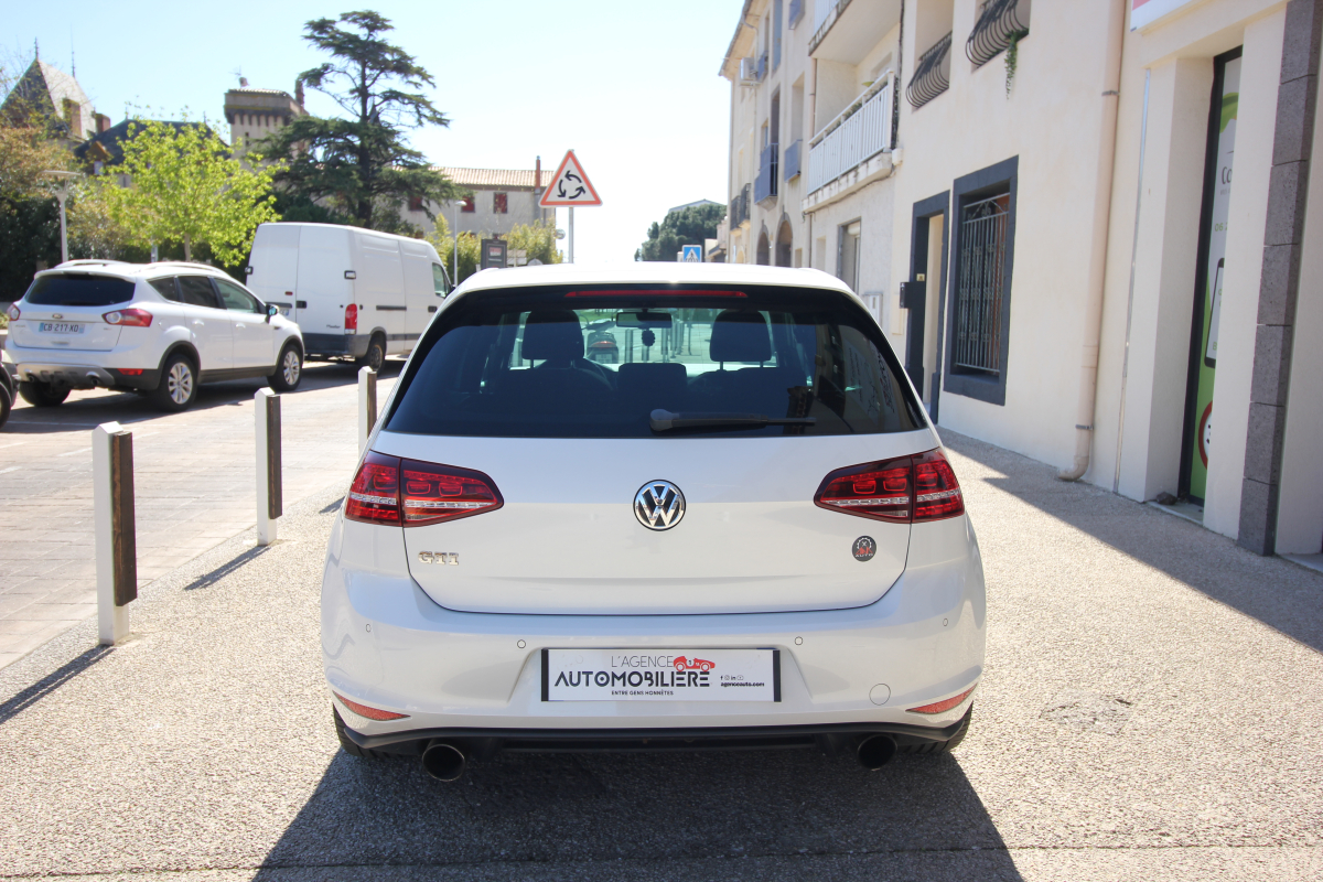 Volkswagen Golf — 4