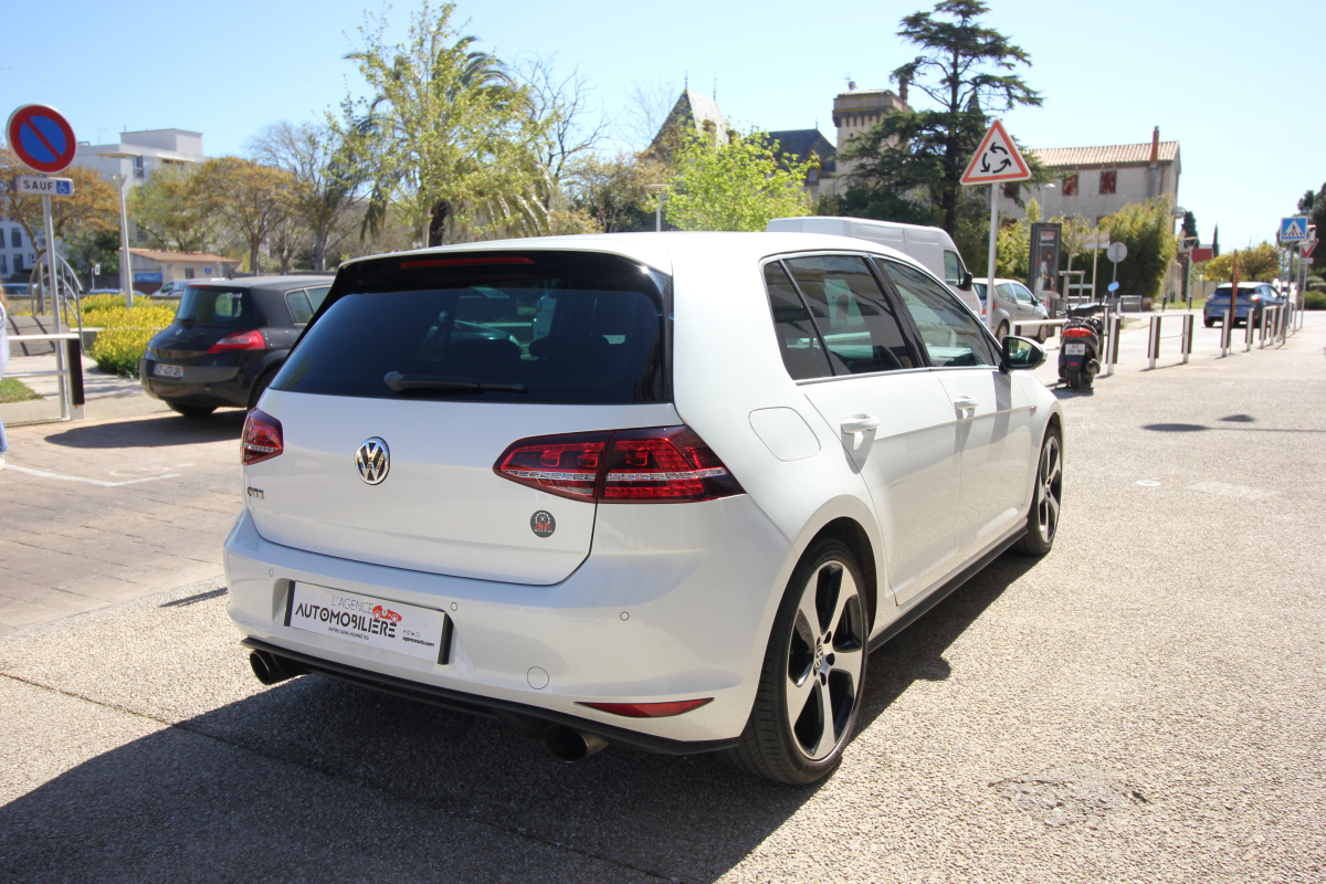 Volkswagen Golf — 5