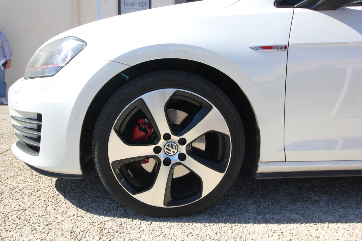 Volkswagen Golf — 23