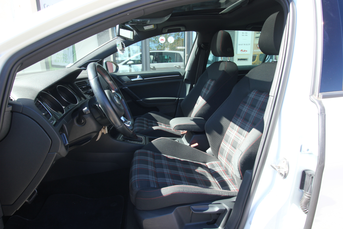 Volkswagen Golf — 10