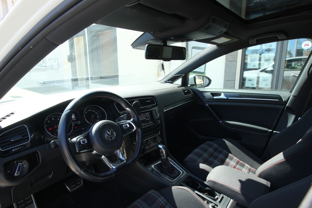 Volkswagen Golf — 11