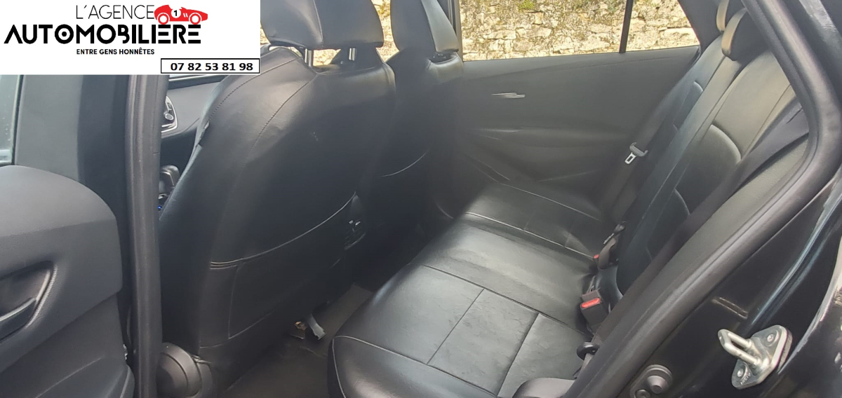 Toyota Corolla Touring Sport — 18