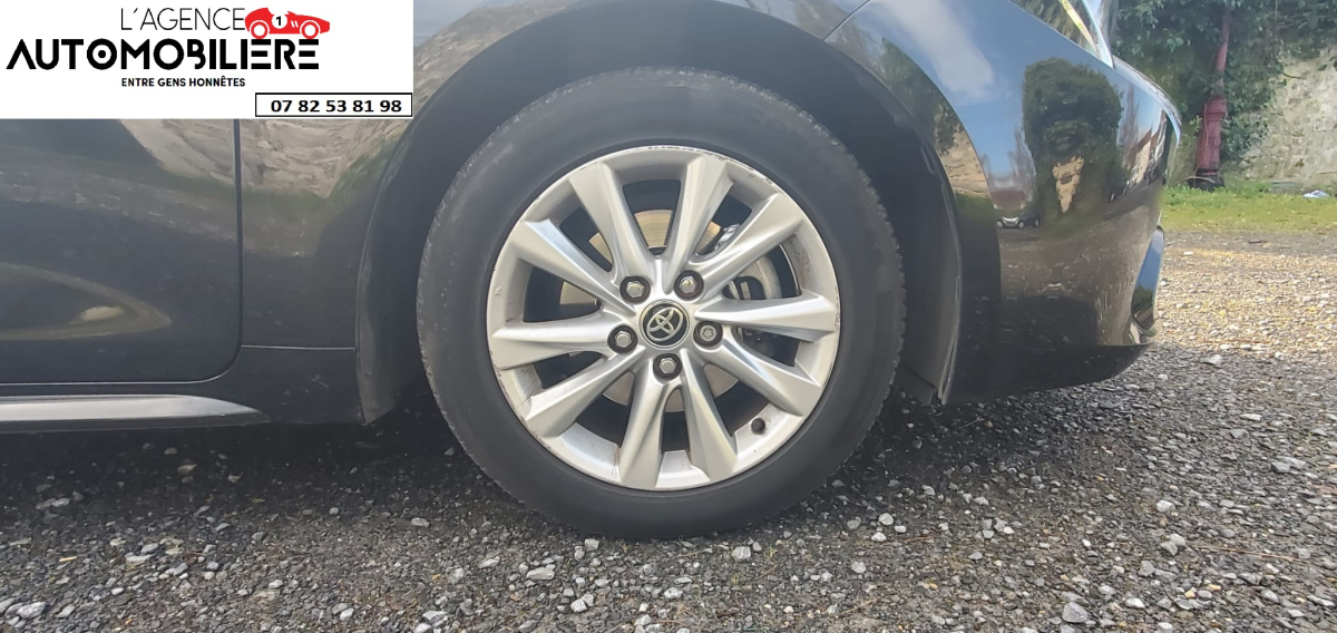 Toyota Corolla Touring Sport — 19