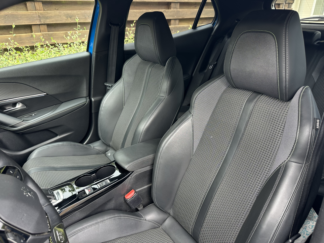 Peugeot 2008 — 36