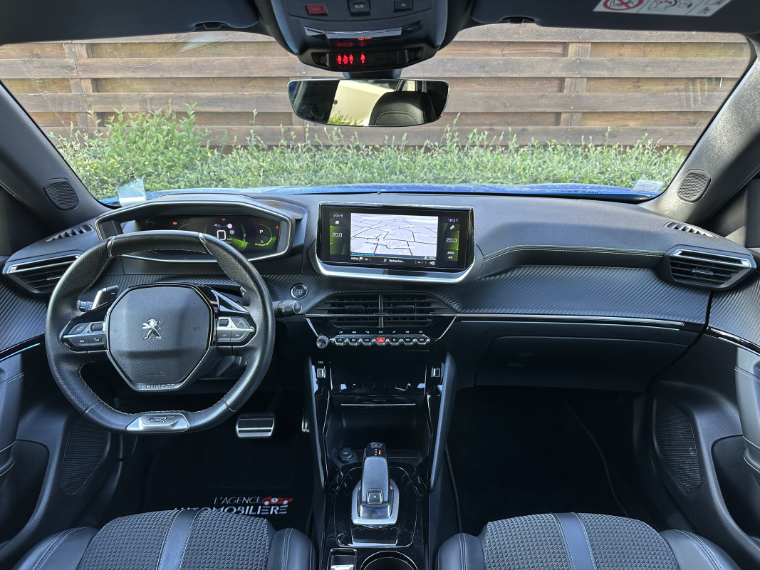 Peugeot 2008 — 17