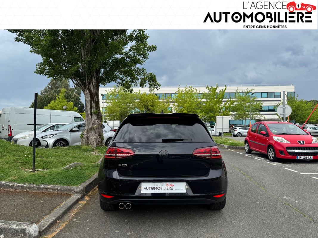 Volkswagen Golf — 4