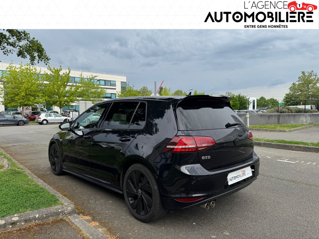 Volkswagen Golf — 5