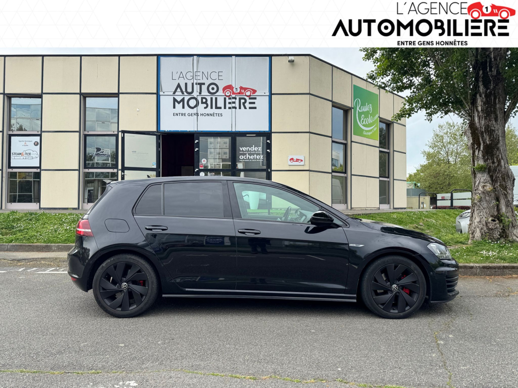 Volkswagen Golf — 2