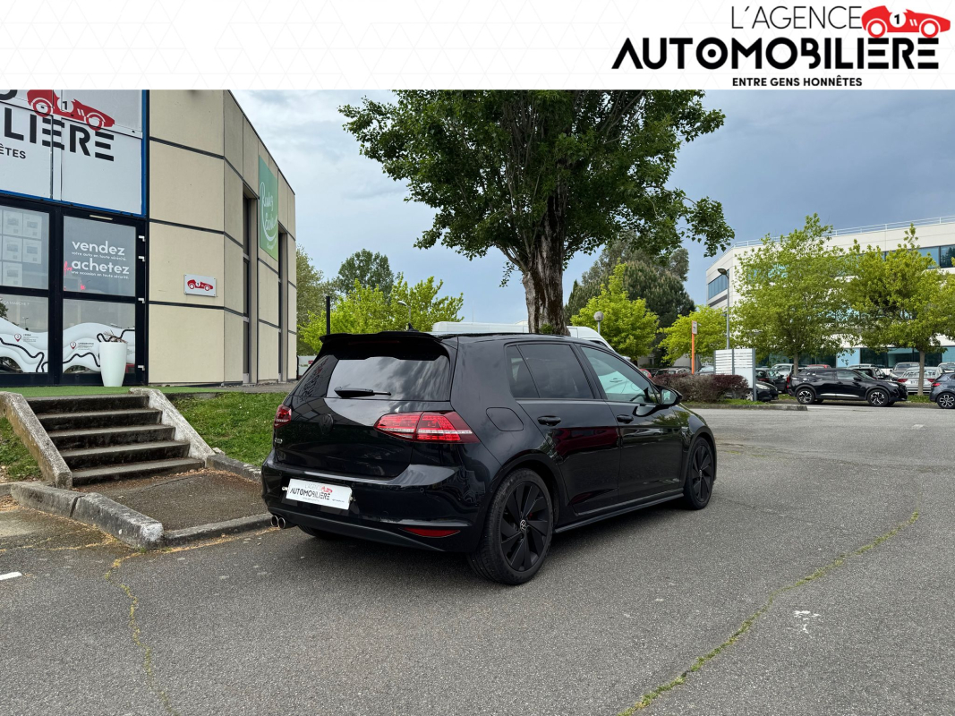 Volkswagen Golf — 3