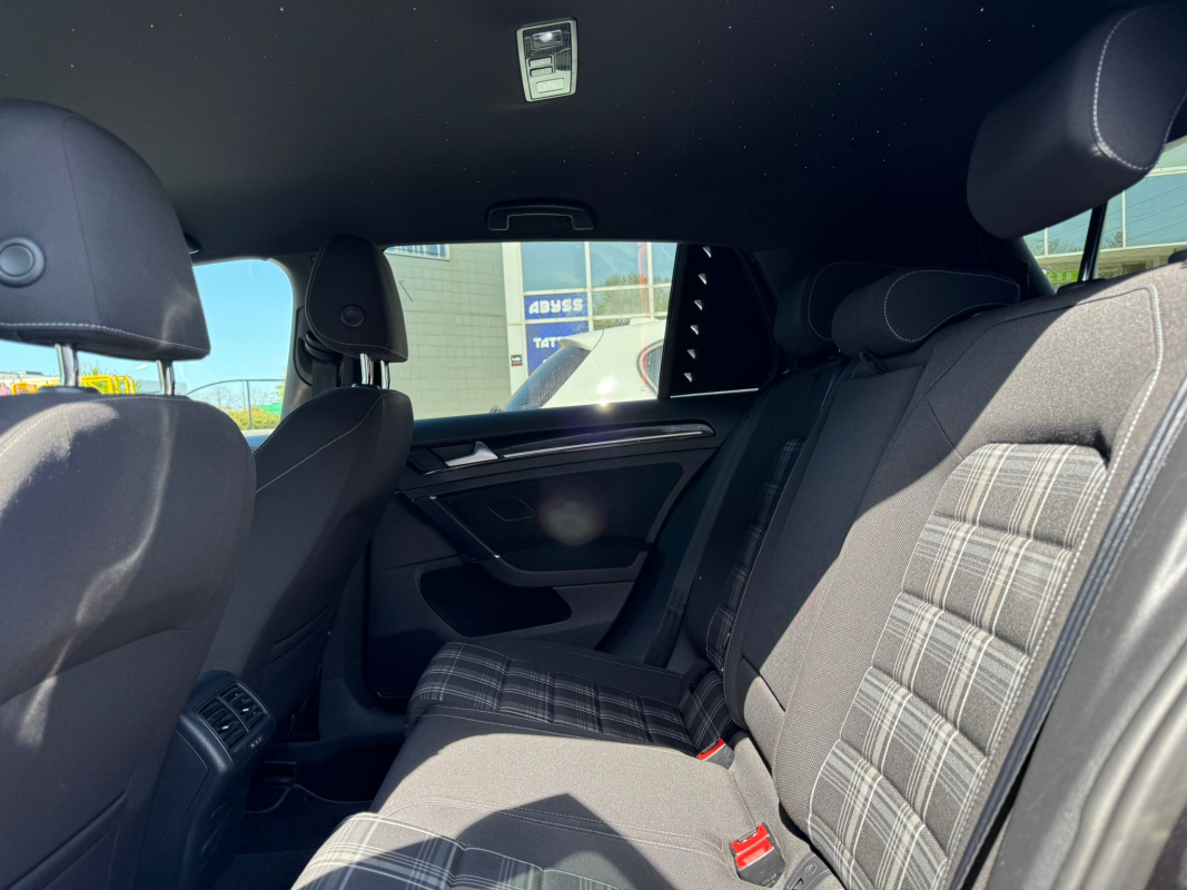 Volkswagen Golf — 16