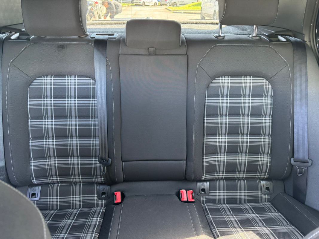 Volkswagen Golf — 19