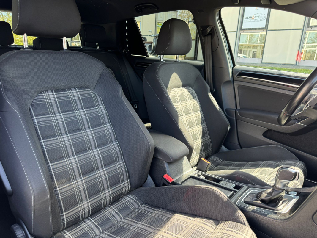 Volkswagen Golf — 18