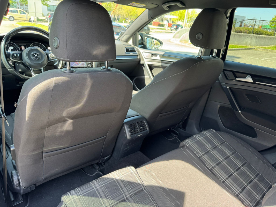 Volkswagen Golf — 17