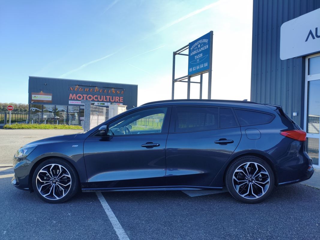 Ford Focus SW — 8