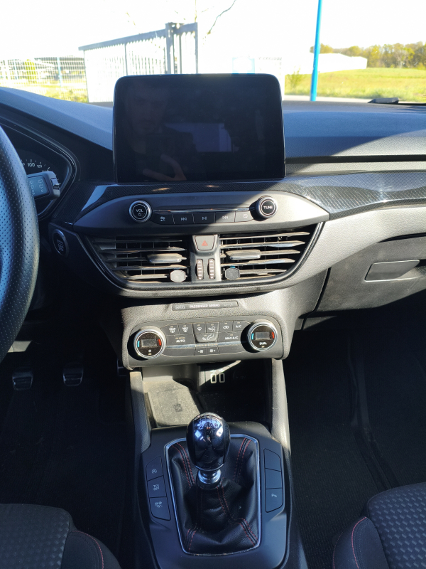 Ford Focus SW — 24