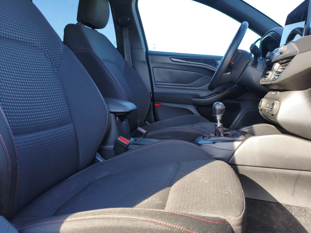 Ford Focus SW — 15